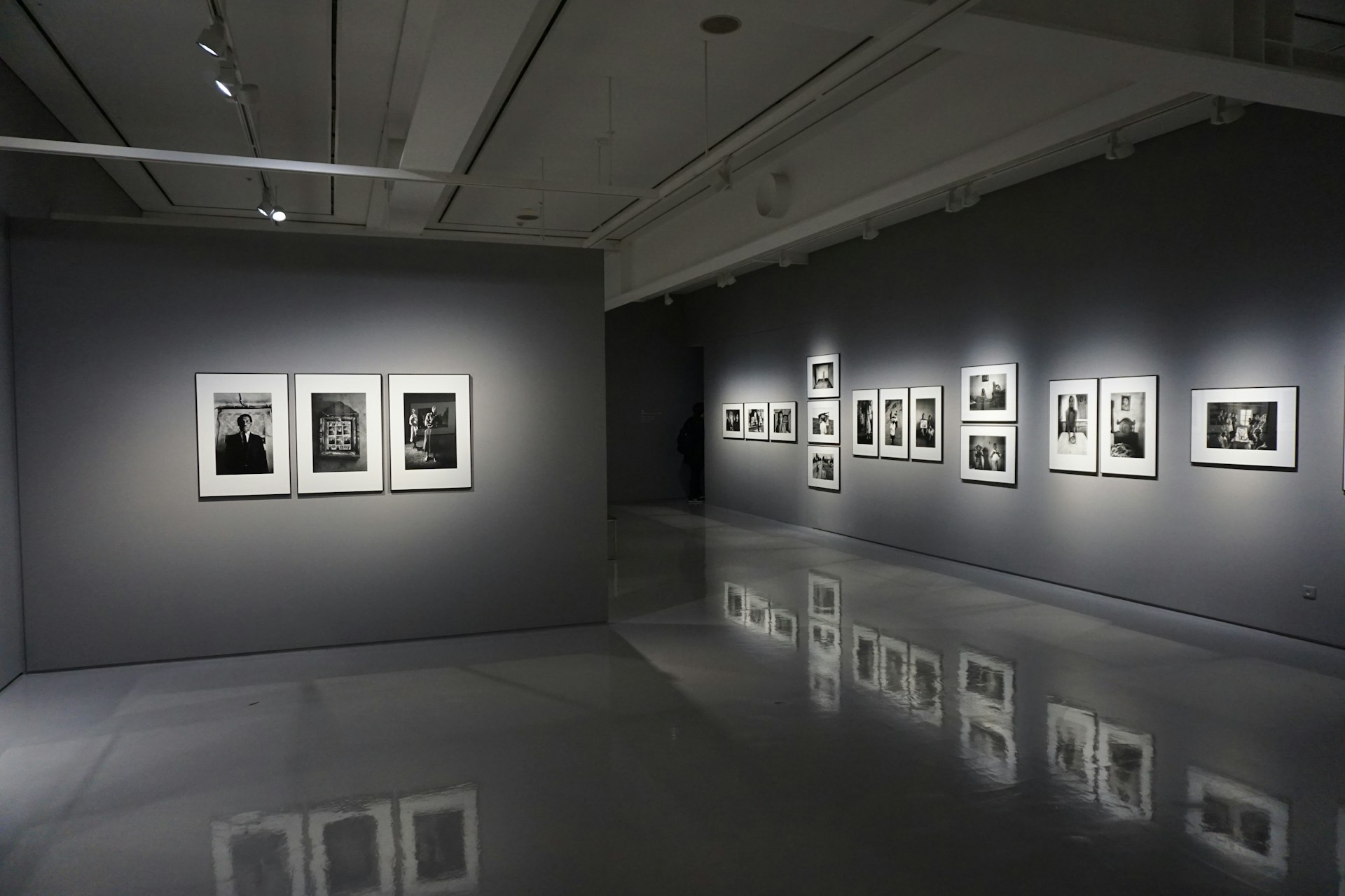 Fotografía, amor y agua: una muestra íntima en The Ballery de Berlín